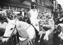 405759 Afbeelding van Sinterklaas te paard op de Bemuurde Weerd O.Z. te Utrecht.